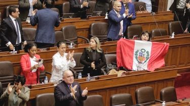 El Congreso de Perú destituyó a Pedro Castillo y asumirá su vice Dina Boluarte