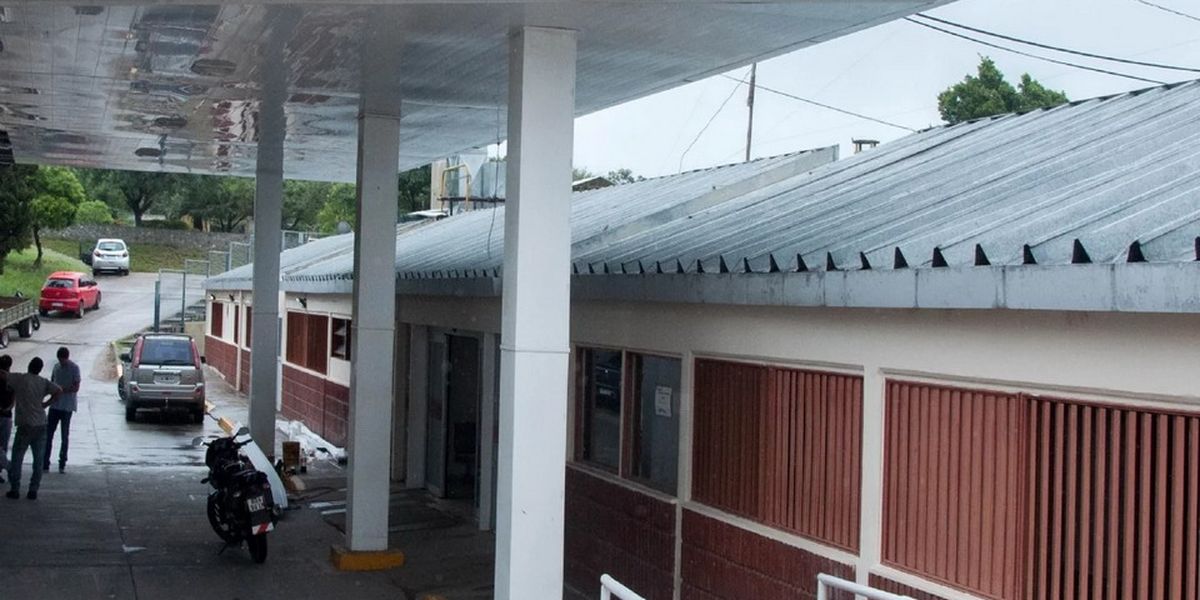 Investigan un ataque a un hombre en un paseo público de la Capital Investigan un ataque a un hombre en un paseo público de la Capital