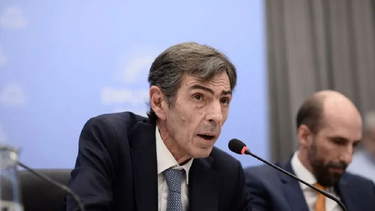 renuncio el secretario de energia, eduardo rodriguez chirillo y lo reemplazara una empresaria cercana a macri