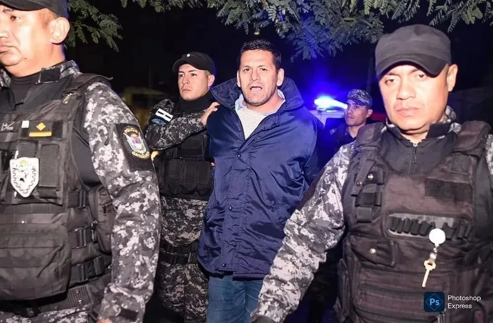 Del Campo. Es el presunto líder de la banda de los usurpadores.