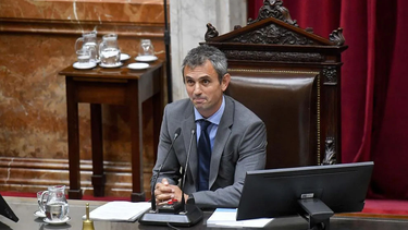 acusan a martin menem de tener una cuenta falsa para atacar a santiago caputo