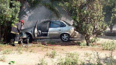 se incendio un automovil en valle viejo