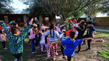 Con circo, magia,  juegos y senderismo, los niños iniciaron sus festejos en la Capital