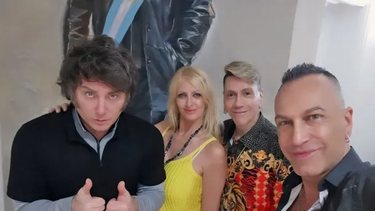 yuyito gonzalez ceno con javier milei  junto a roberto piazza y su marido