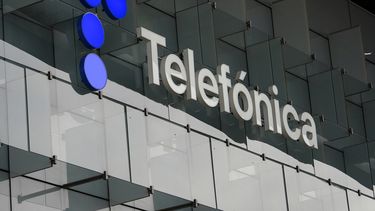 El Gobierno apuntó a Clarín por la compra de Telefónica