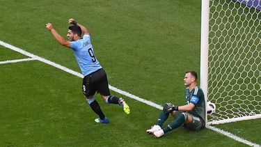 uruguay goleo a rusia y se quedo con el primer lugar del grupo a