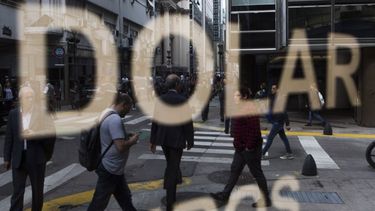 El dólar y el riesgo país siguen imparables