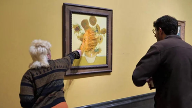 arrojaron sopa a obras de van gogh como protesta por la condena a dos activistas
