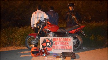 En una mochila infantil llevaba un kilo de marihuana