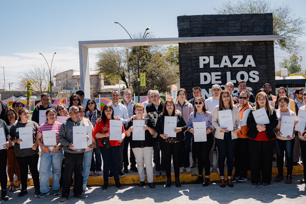 Entregaron más de 40 escrituras a familias de tres barrios de Saujil