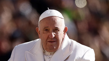 El papa Francisco seguirá internado por varios días