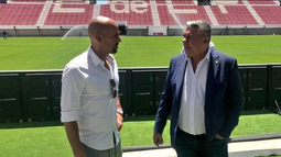 Juan Sebastian Veron y Claudio Chiqui Tapia. Juan Sebastian Veron y Claudio Chiqui Tapia.