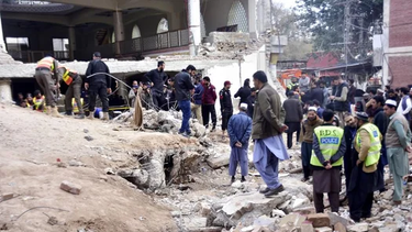 tragica explosion en una mezquita en pakistan: 31 muertos