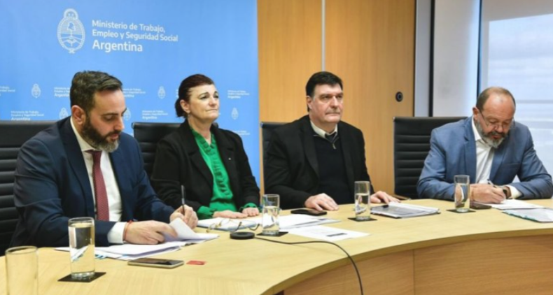 El Consejo resolvió aumentar En Julio. El Consejo del Salario resovió aumentar el salario mínimo a $118.000 hasta septiembre en tres tramos.