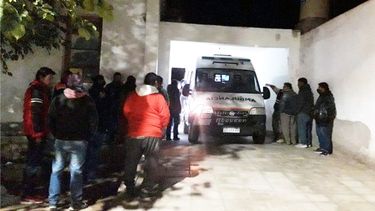 una persona murio  al volcar un camion