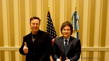 javier milei se encontro con elon musk y le regalo una motosierra