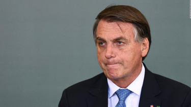 Internan de urgencia a Jair Bolsonaro por una obstrucción intestinal