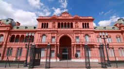 La parte del león. El tesoro nacional se queda con dos tercios de los tributos que paga la minería. La parte del león. El tesoro nacional se queda con dos tercios de los tributos que paga la minería.