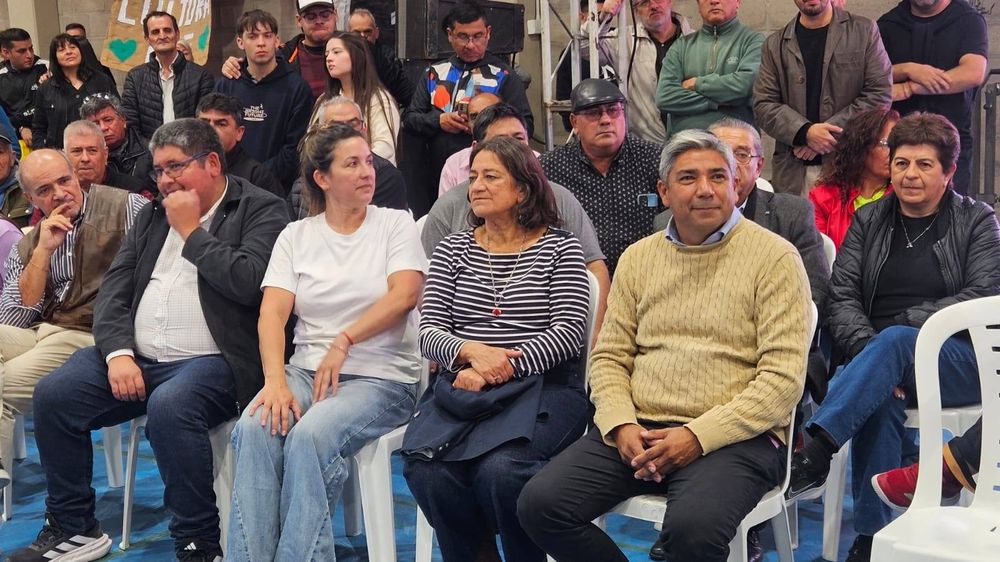 Corpacci acompaño a Zenteno en la presentación