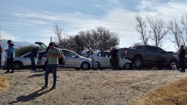 En cadena. Tres vehículos fueron parte del accidente.&nbsp;