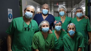 Equipo que participó en la cirugía en el hospital San Juan Bautista.&nbsp;