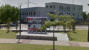un chico de 13 anos fue acuchillado y arrojado a un contenedor de basura