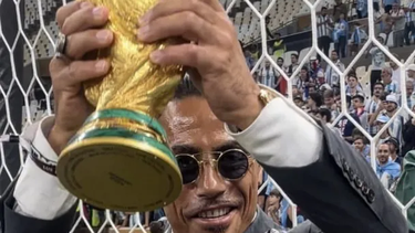 la fifa declaro persona no grata al chef turco que toco la copa del mundo