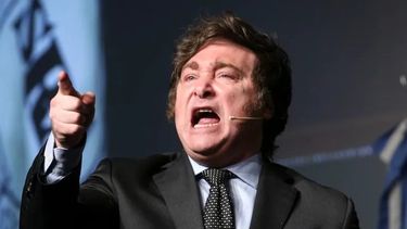 javier milei cruzo a los empresarios que piden devaluar: destruyeron al pais