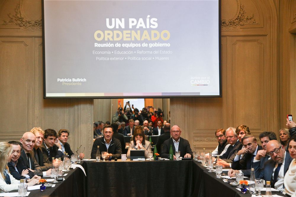 Lanzamiento. Bullrich presentó al equipo que la acompañará si gana las elecciones.