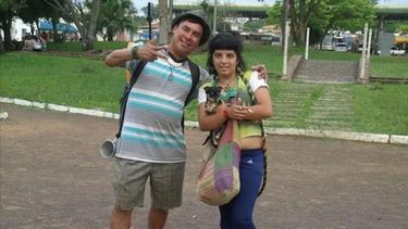Viajó a Brasil con su novio y él le prendió fuego