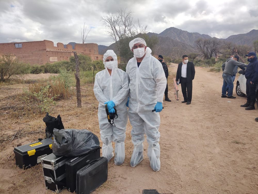 Macabro. Peritos de Criminalística y Homicidios en el lugar del hecho.