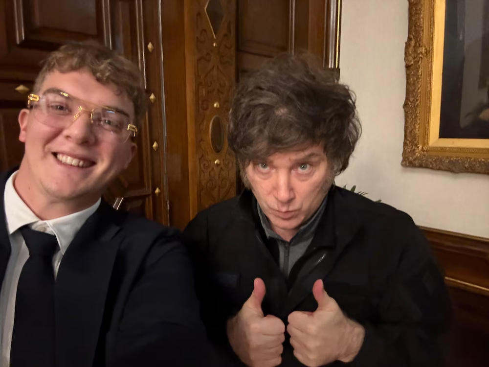 Hayden Davis, fundador de Kelsier empresa que impulsó la criptomoneda $LIBRA, junto al presidente Javier Milei,