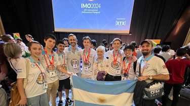 Estudiantes que no recibieron ayuda del Gobierno obtuvieron cuatro medallas