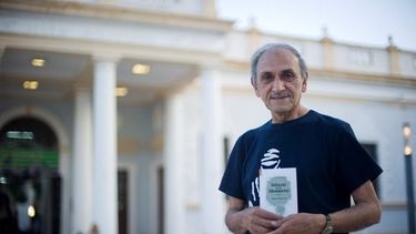 Presentan “Señales de un momento”, poemario de Ángel Figueroa