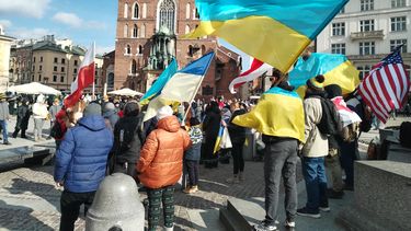 Este domingo,manifestación de ciudadanos polacos y ucranianos en la plaza principal deCracovia.
