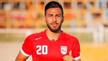 El futbolista iraní Azadani fue condenado a 26 años de cárcel