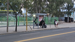 Hermanas fueron asaltadas en una parada de colectivos Hermanas fueron asaltadas en una parada de colectivos