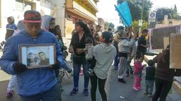 Enérgica protesta de los Garribia frente a Fiscalía