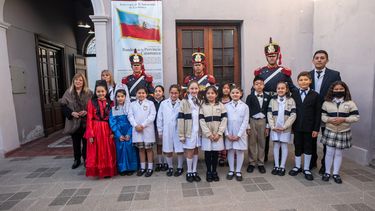 Actos y emoción. Los Granaderos visitaron escuelas y dialogaron con los más pequeños.
