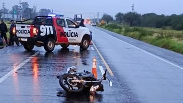 choque en cadena de dos motos y un auto