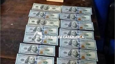 robo 1600 dolares del interior de un auto