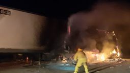 Incendio de una camión en Ponán.&nbsp;