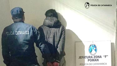 arrestaron a un joven acusado de agredir y amenazar de muerte a dos policias