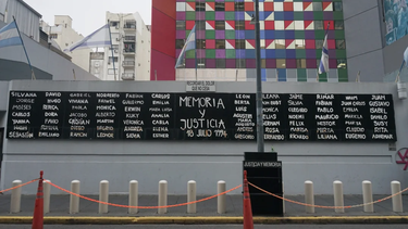 juicio en ausencia para los acusados iranies y libaneses por el atentado a la amia
