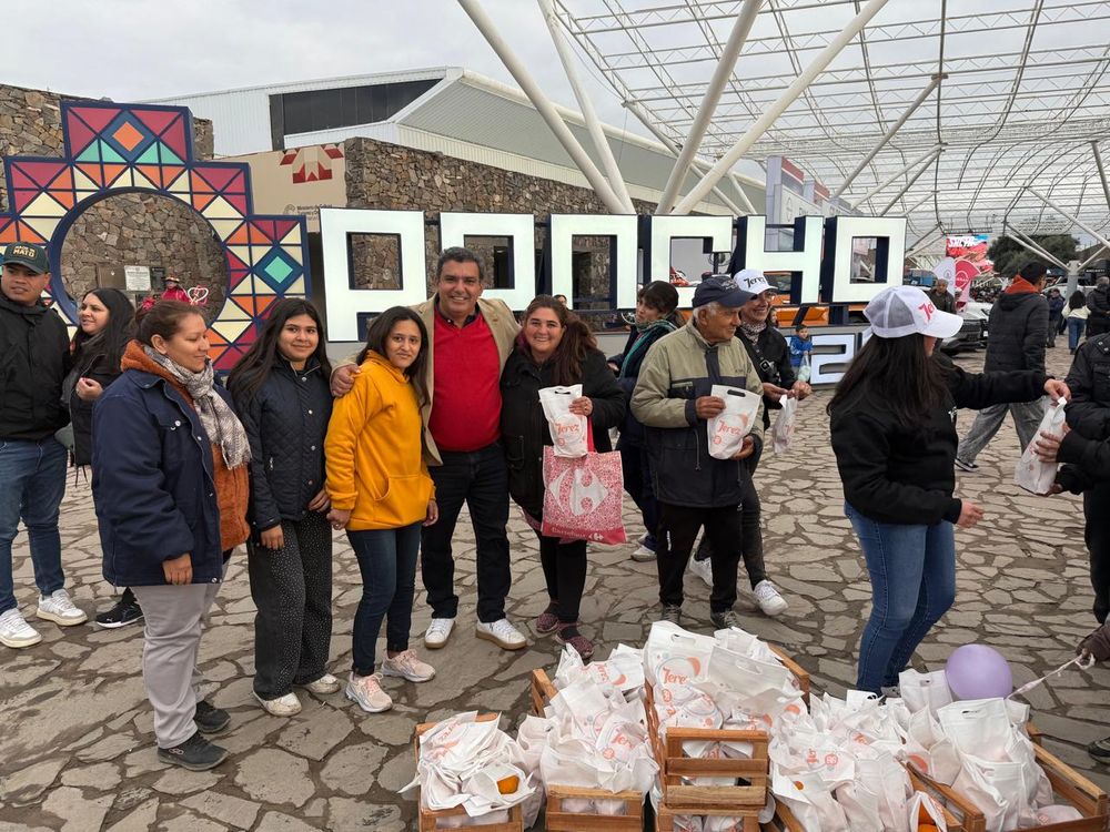 Campaña. Jerez repartió naranjas entre turistas en el Poncho.