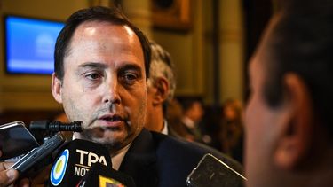 Mera propone que con el ahorro de las PASO se pague el bono a empleados