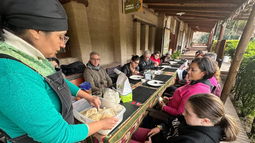 Turistas disfrutaron de la historia y la gastronomía nativa en el Pueblo Perdido Turistas disfrutaron de la historia y la gastronomía nativa en el Pueblo Perdido