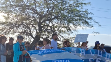 docentes y personal de salud realizan un corte de ruta en poman