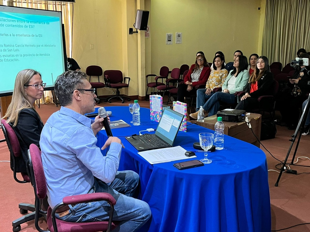 Presentación de una serie de tres libros de literatura y Educación Sexual Integral