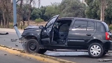 una conductora resulto herida tras chocar contra un poste en sumalao